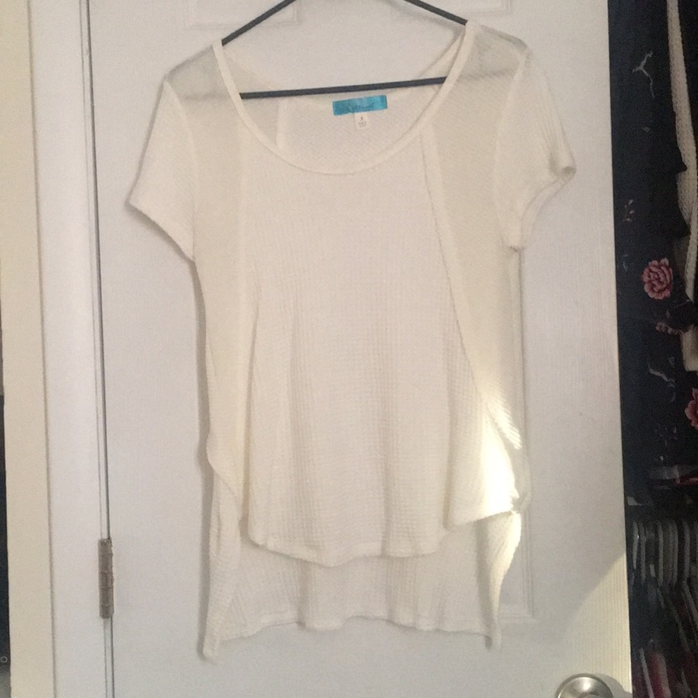 Women’s high/low shirt